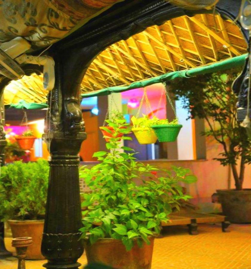 Staybook-Jyoti Mahal A Heritage Hotel New Delhi Buitenkant foto